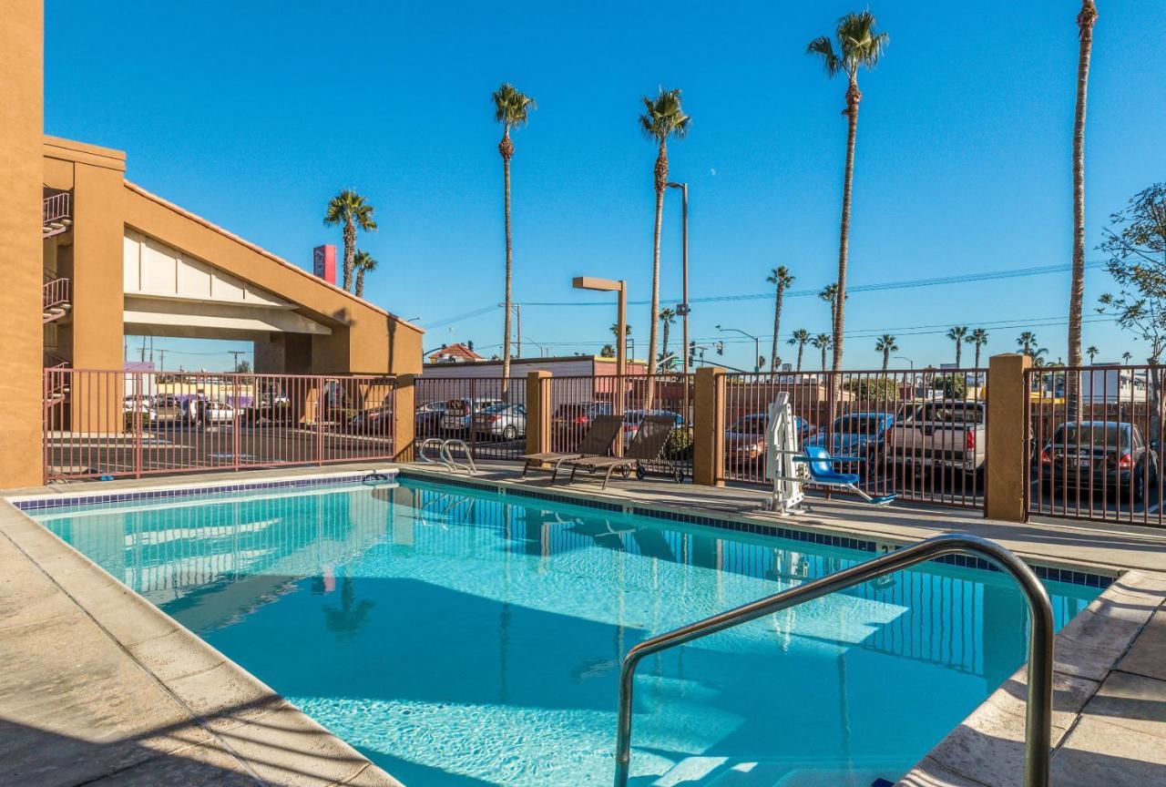 Days Inn By Wyndham Chula Vista-San Diego Exterior photo