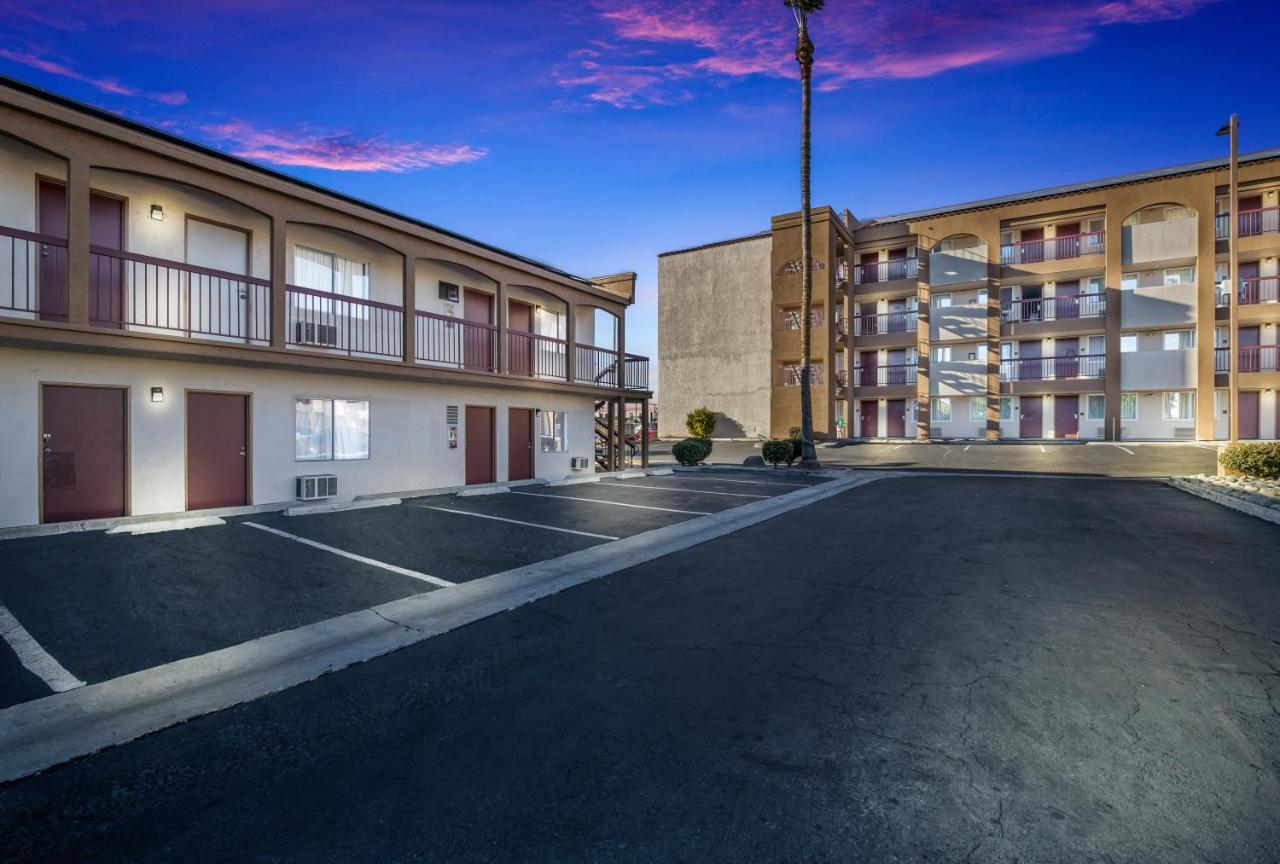 Days Inn By Wyndham Chula Vista-San Diego Exterior photo