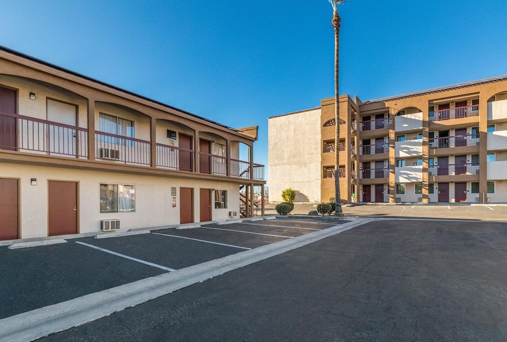 Days Inn By Wyndham Chula Vista-San Diego Exterior photo