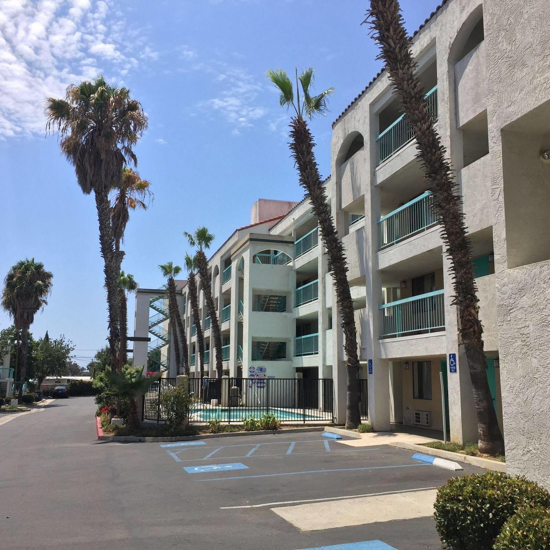 Days Inn By Wyndham Chula Vista-San Diego Exterior photo