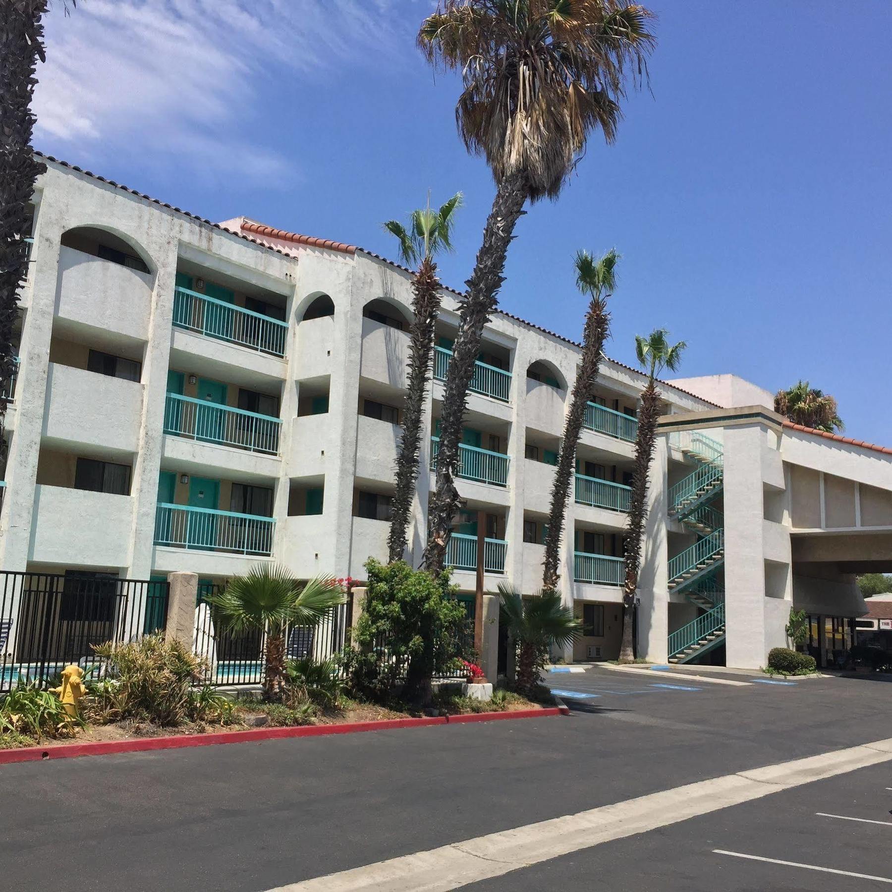 Days Inn By Wyndham Chula Vista-San Diego Exterior photo